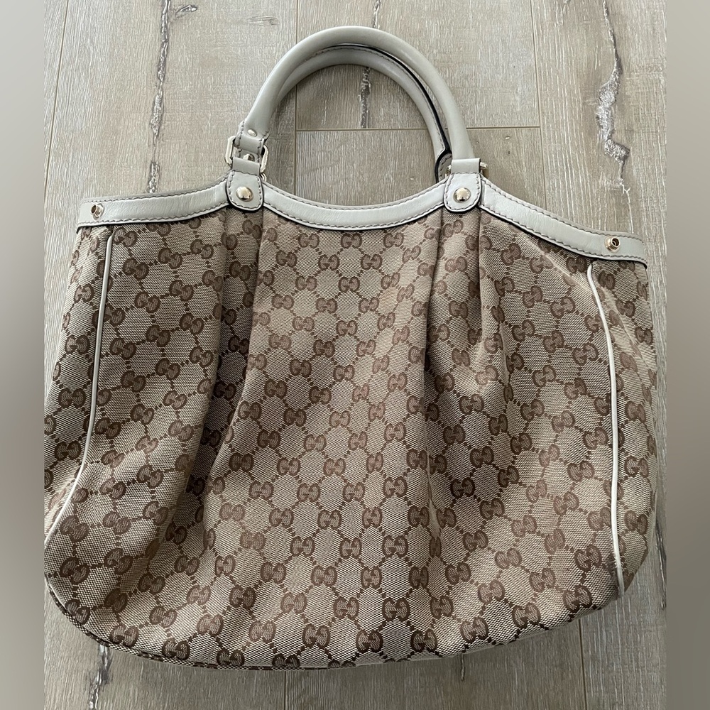Authentic Gucci GG Canvas Sukey Medium - Picture 3 of 7